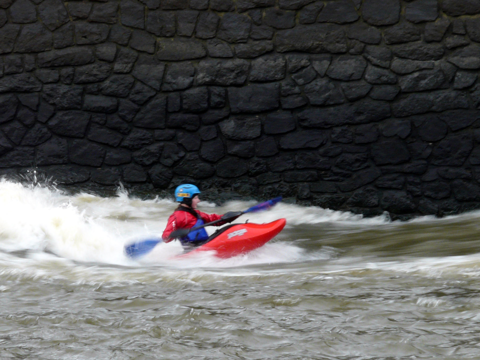 Kayak freesetyle wave, Czechia.