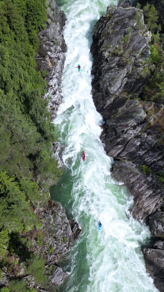 Paddling highwater Sjoa Amot with friends, Norway.