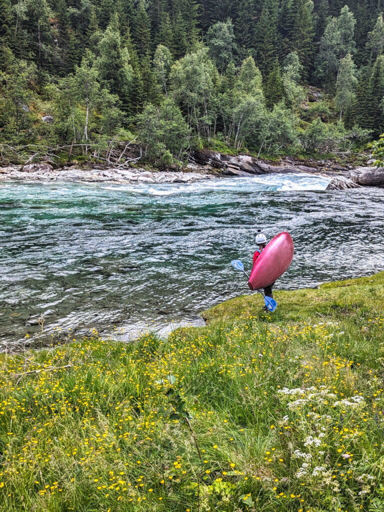 Raundalselva river Playrun section kayaking - putting in.