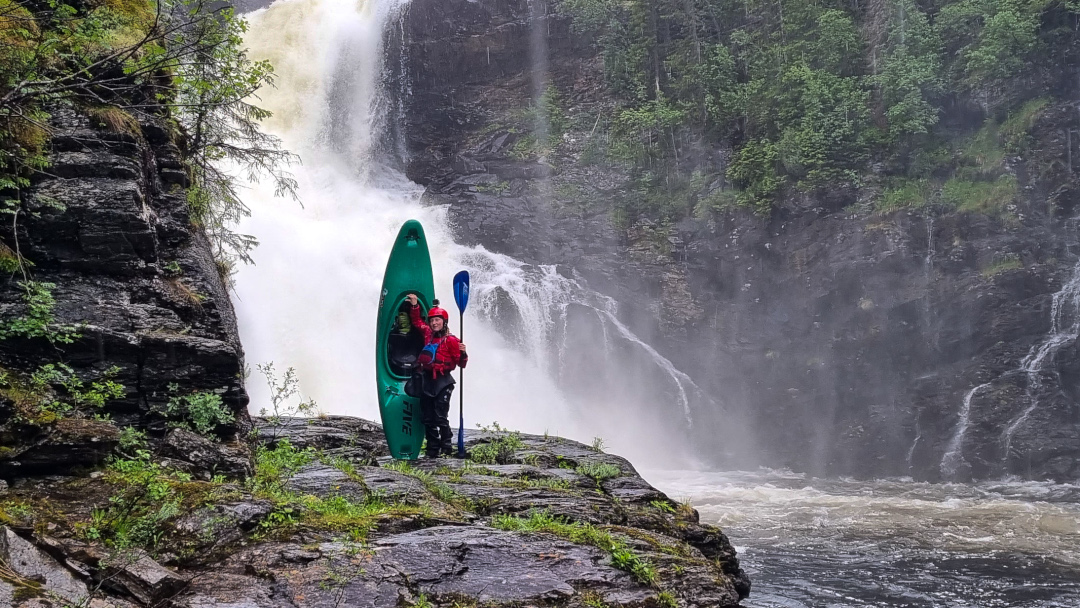 Portage of the Etna waterfall, Norway.